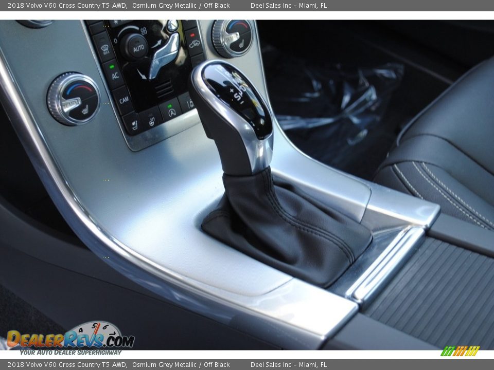 2018 Volvo V60 Cross Country T5 AWD Shifter Photo #16