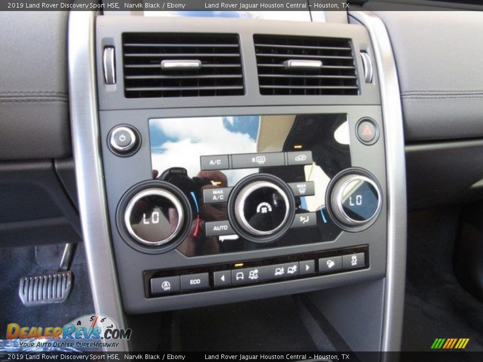 Controls of 2019 Land Rover Discovery Sport HSE Photo #35