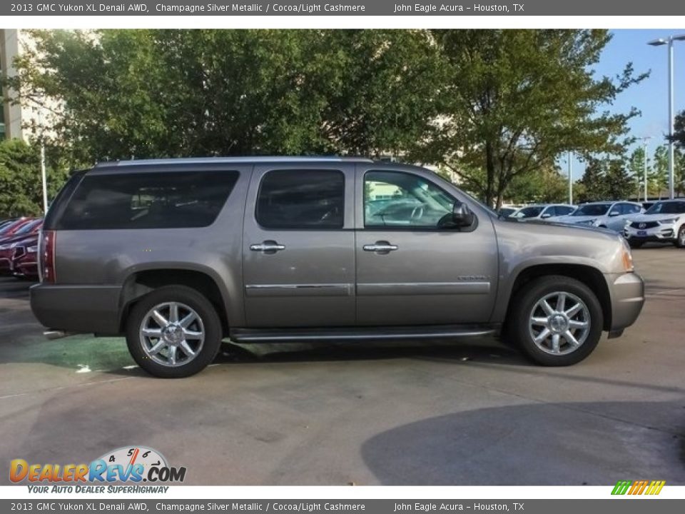 2013 GMC Yukon XL Denali AWD Champagne Silver Metallic / Cocoa/Light Cashmere Photo #8