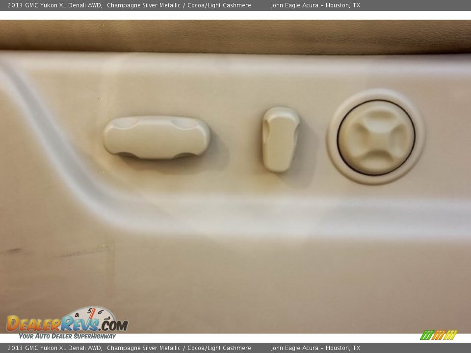 2013 GMC Yukon XL Denali AWD Champagne Silver Metallic / Cocoa/Light Cashmere Photo #16