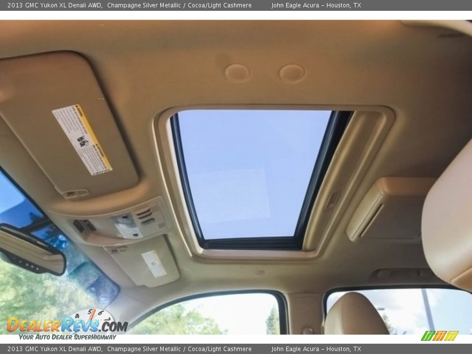 2013 GMC Yukon XL Denali AWD Champagne Silver Metallic / Cocoa/Light Cashmere Photo #17