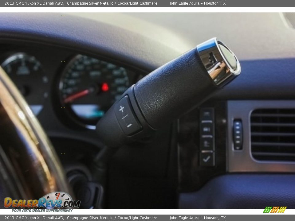 2013 GMC Yukon XL Denali AWD Champagne Silver Metallic / Cocoa/Light Cashmere Photo #31