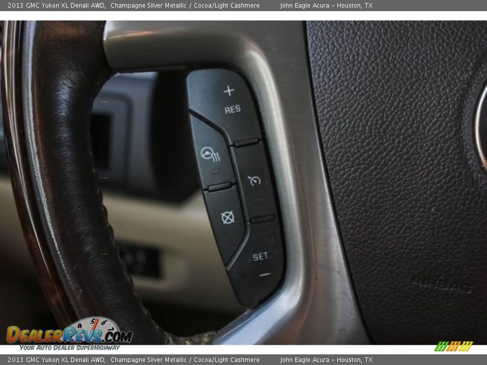 2013 GMC Yukon XL Denali AWD Champagne Silver Metallic / Cocoa/Light Cashmere Photo #32