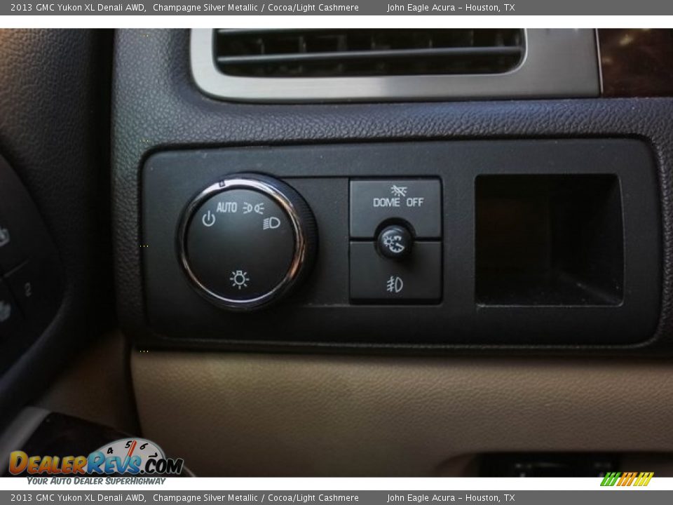 2013 GMC Yukon XL Denali AWD Champagne Silver Metallic / Cocoa/Light Cashmere Photo #34