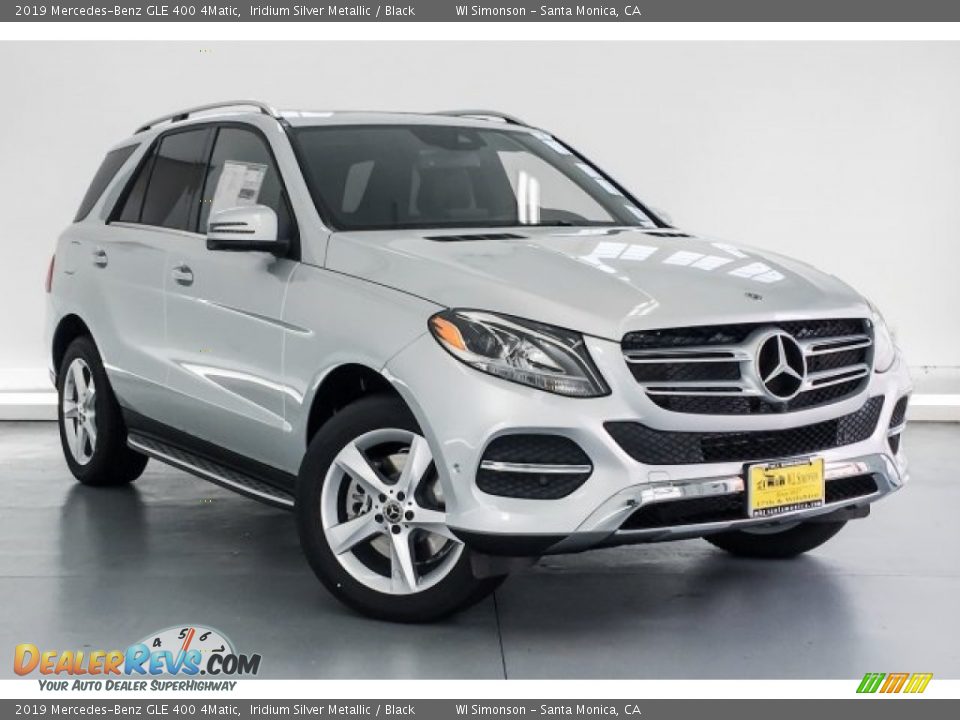 Front 3/4 View of 2019 Mercedes-Benz GLE 400 4Matic Photo #12