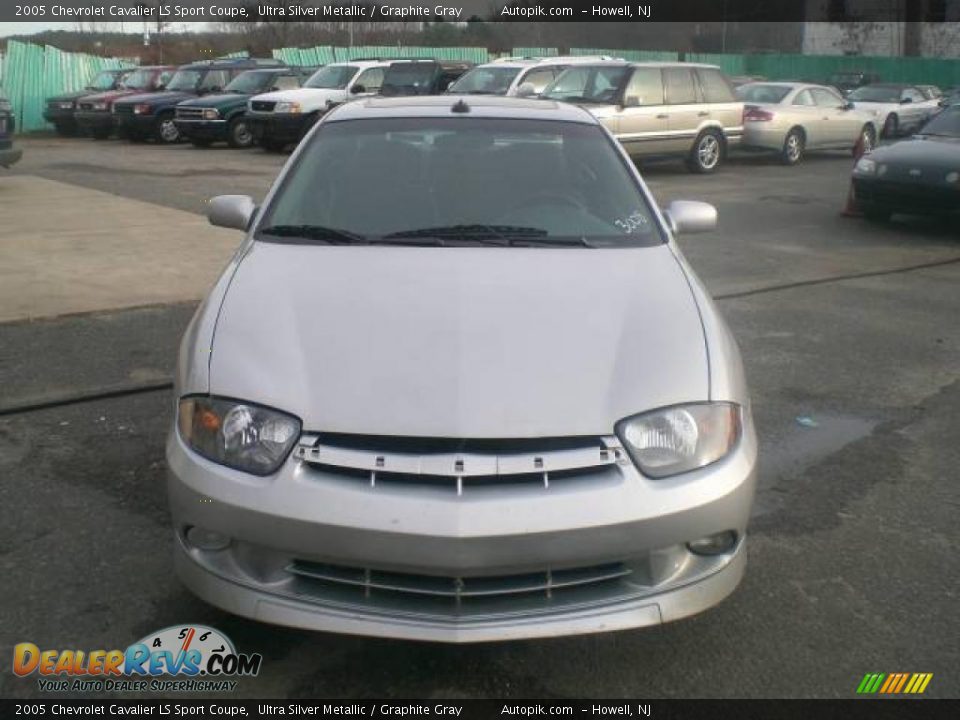 2005 Chevrolet Cavalier LS Sport Coupe Ultra Silver Metallic / Graphite Gray Photo #2