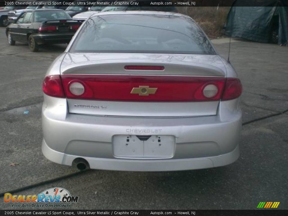 2005 Chevrolet Cavalier LS Sport Coupe Ultra Silver Metallic / Graphite Gray Photo #4