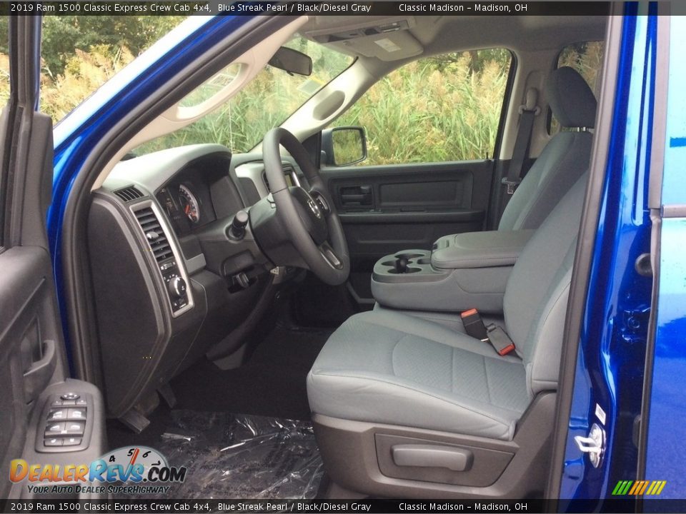 Black/Diesel Gray Interior - 2019 Ram 1500 Classic Express Crew Cab 4x4 Photo #8
