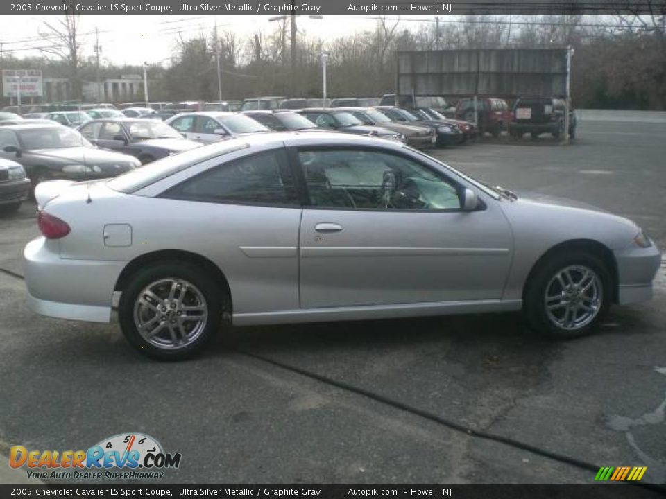 2005 Chevrolet Cavalier LS Sport Coupe Ultra Silver Metallic / Graphite Gray Photo #7