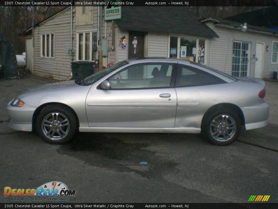 2005 Chevrolet Cavalier LS Sport Coupe Ultra Silver Metallic / Graphite Gray Photo #8