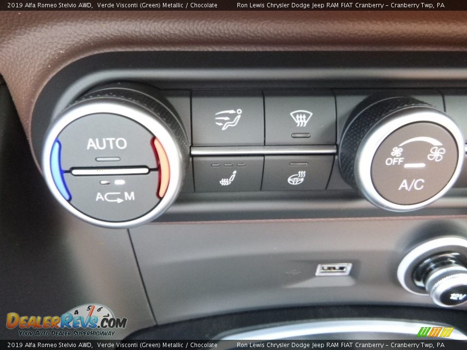 Controls of 2019 Alfa Romeo Stelvio AWD Photo #23