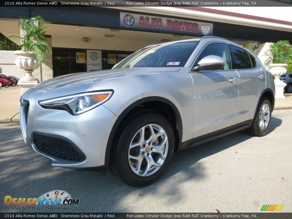 Front 3/4 View of 2019 Alfa Romeo Stelvio AWD Photo #2