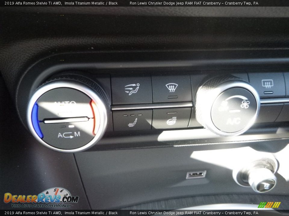 2019 Alfa Romeo Stelvio Ti AWD Imola Titanium Metallic / Black Photo #25