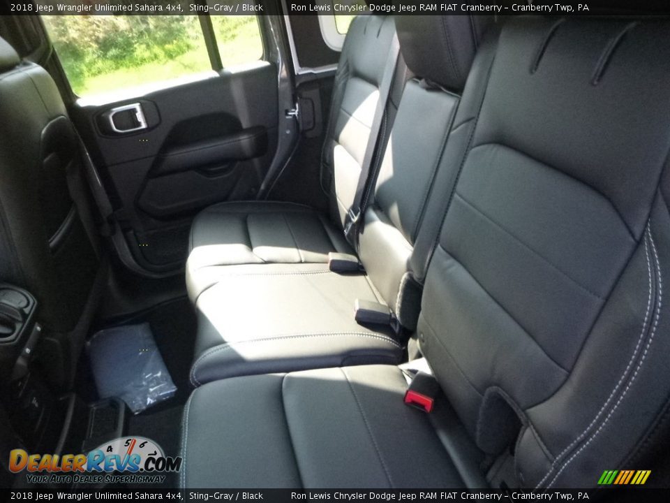 2018 Jeep Wrangler Unlimited Sahara 4x4 Sting-Gray / Black Photo #12