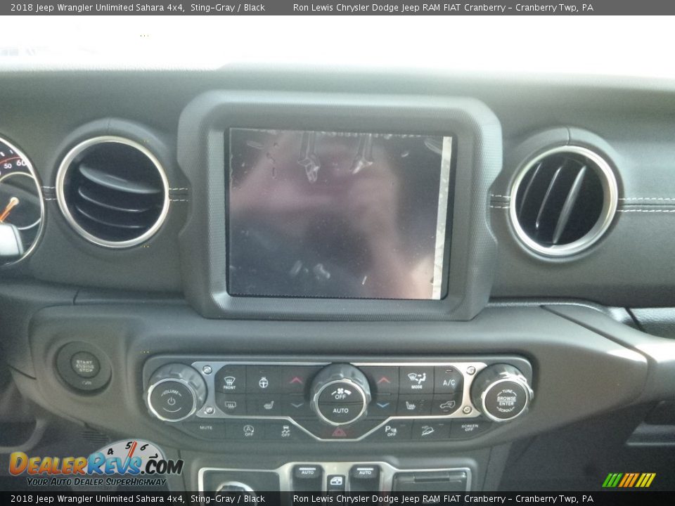 2018 Jeep Wrangler Unlimited Sahara 4x4 Sting-Gray / Black Photo #17
