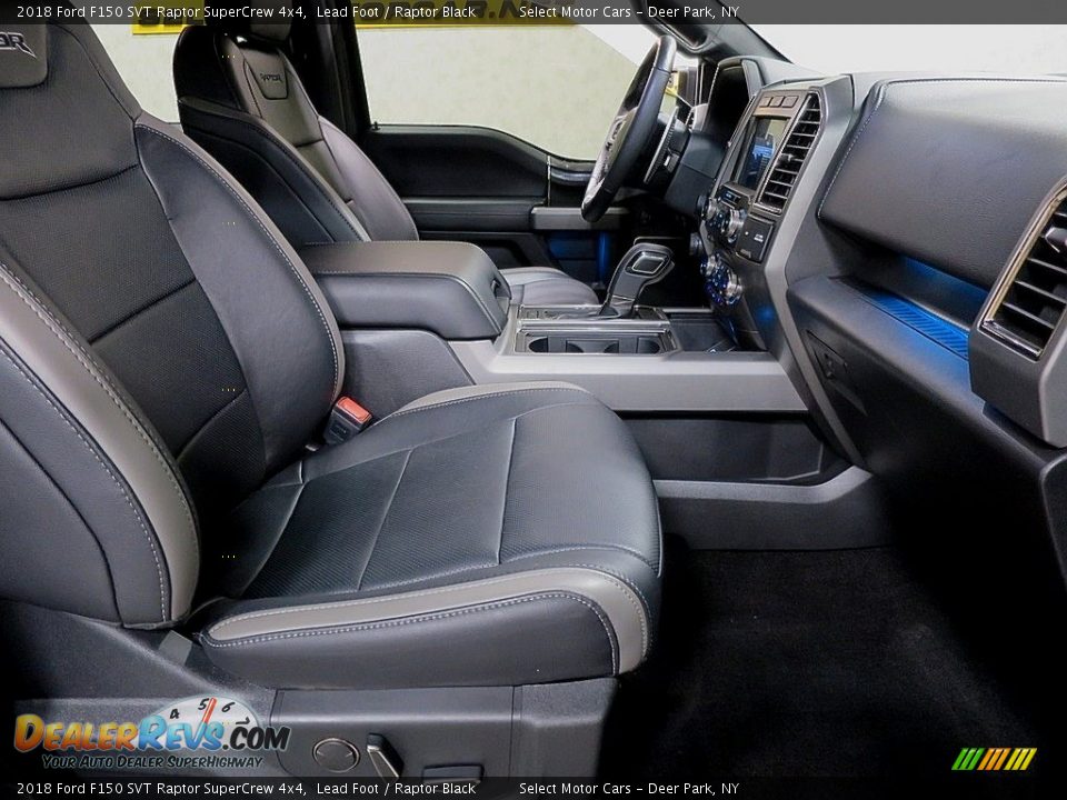 Front Seat of 2018 Ford F150 SVT Raptor SuperCrew 4x4 Photo #25