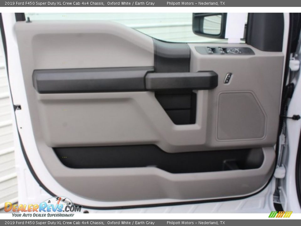 Door Panel of 2019 Ford F450 Super Duty XL Crew Cab 4x4 Chassis Photo #12