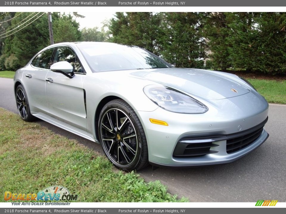 Front 3/4 View of 2018 Porsche Panamera 4 Photo #1