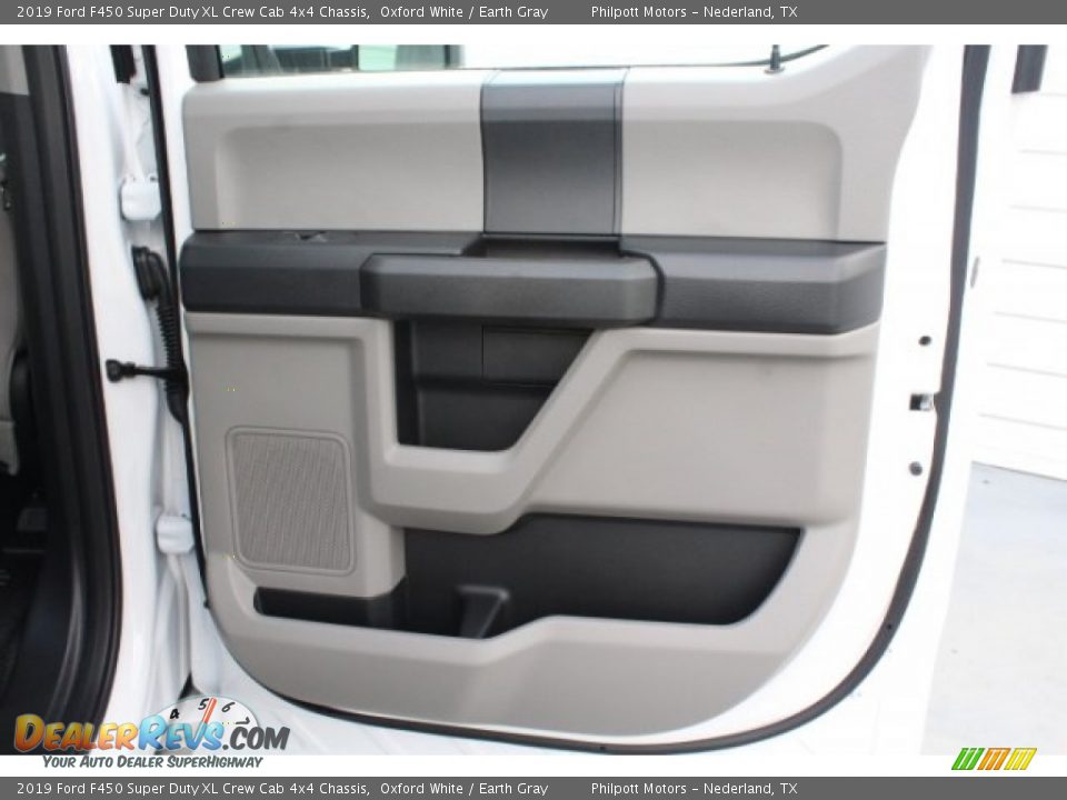 Door Panel of 2019 Ford F450 Super Duty XL Crew Cab 4x4 Chassis Photo #25
