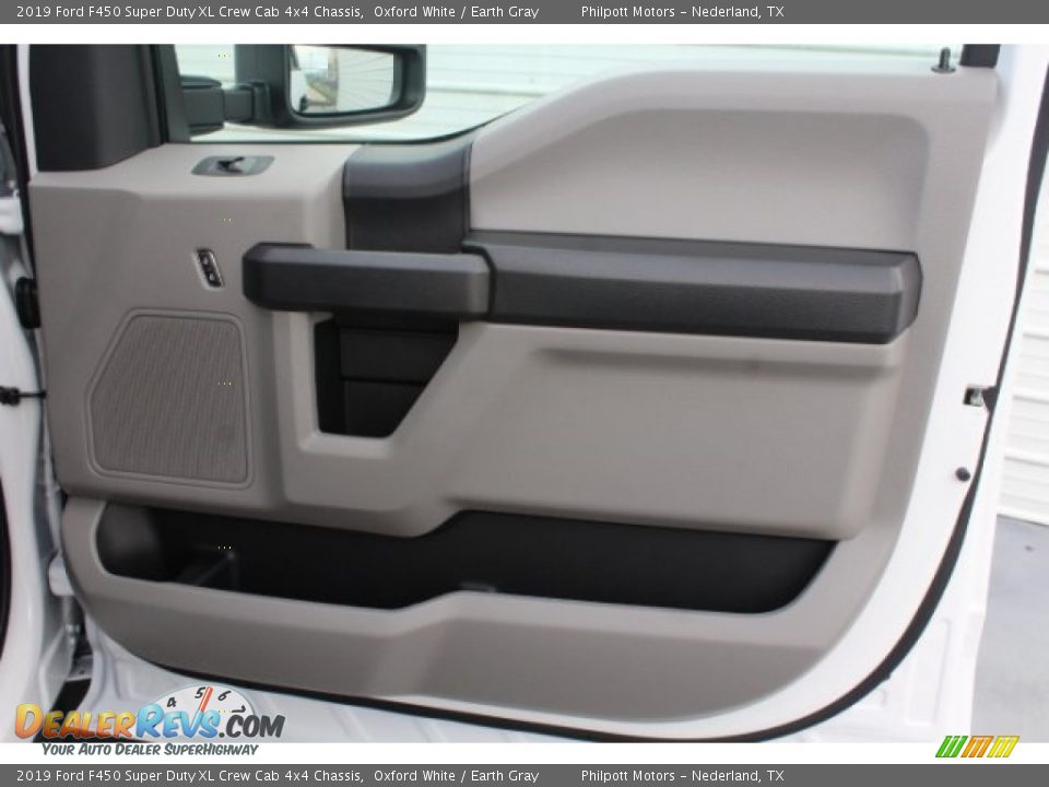 Door Panel of 2019 Ford F450 Super Duty XL Crew Cab 4x4 Chassis Photo #27