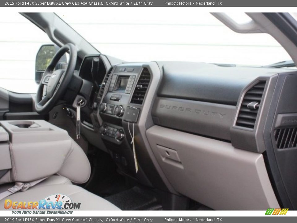 Dashboard of 2019 Ford F450 Super Duty XL Crew Cab 4x4 Chassis Photo #28