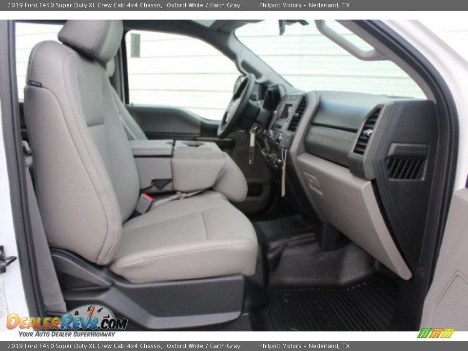 Front Seat of 2019 Ford F450 Super Duty XL Crew Cab 4x4 Chassis Photo #29
