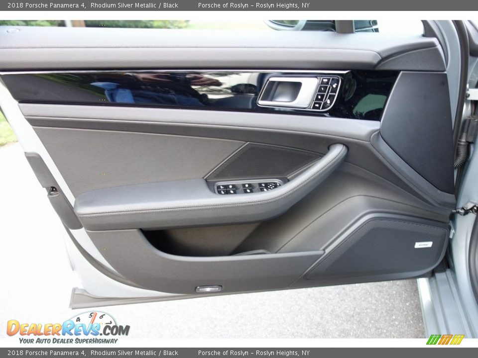 Door Panel of 2018 Porsche Panamera 4 Photo #11