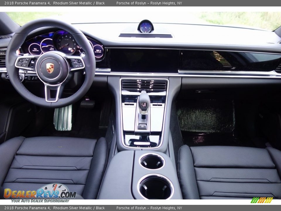 Dashboard of 2018 Porsche Panamera 4 Photo #14