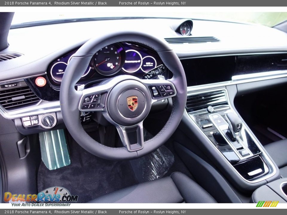 Dashboard of 2018 Porsche Panamera 4 Photo #20