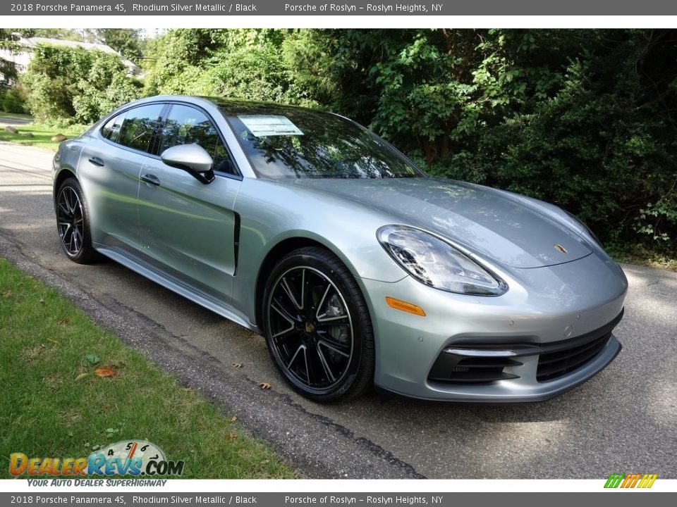 Front 3/4 View of 2018 Porsche Panamera 4S Photo #1