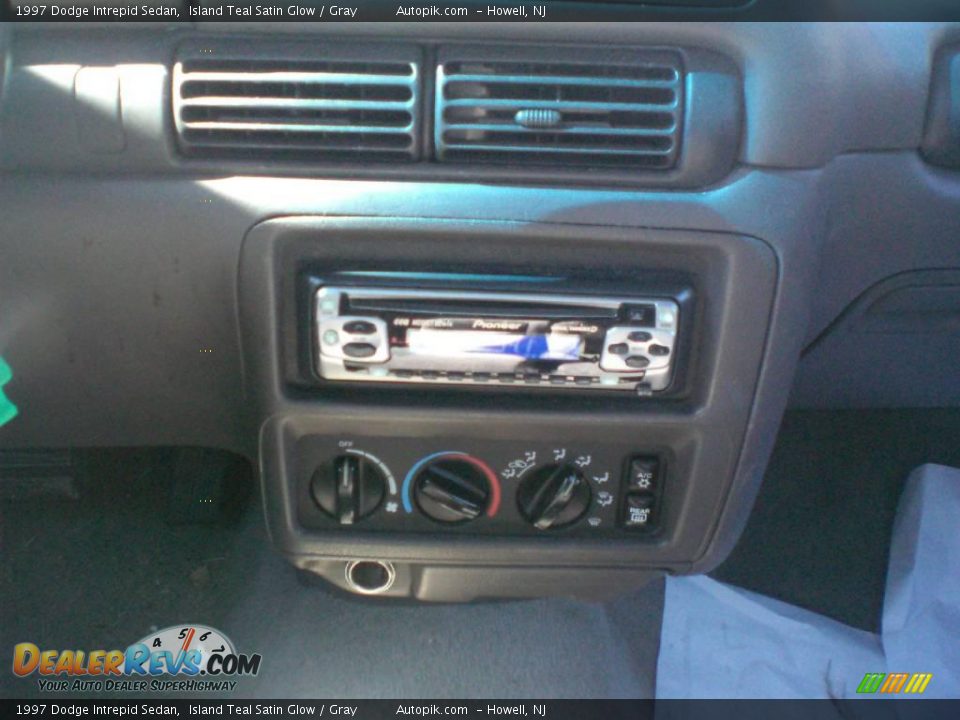 1997 Dodge Intrepid Sedan Island Teal Satin Glow / Gray Photo #13
