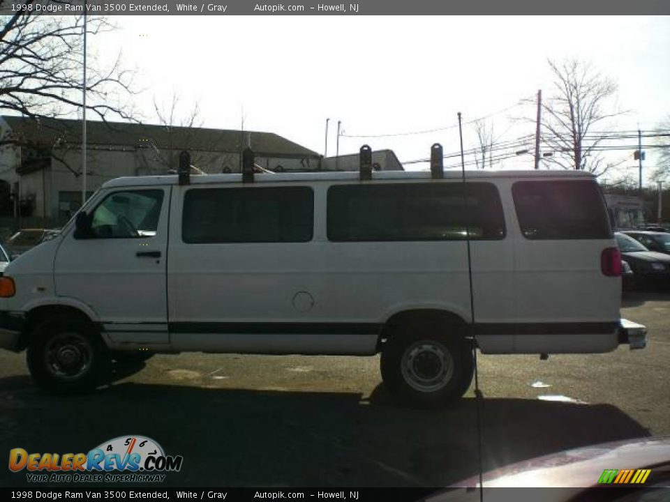 1998 Dodge Ram Van 3500 Extended White / Gray Photo #8