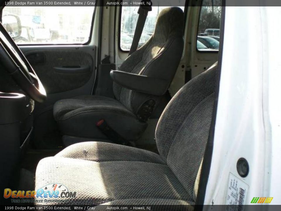 1998 Dodge Ram Van 3500 Extended White / Gray Photo #9