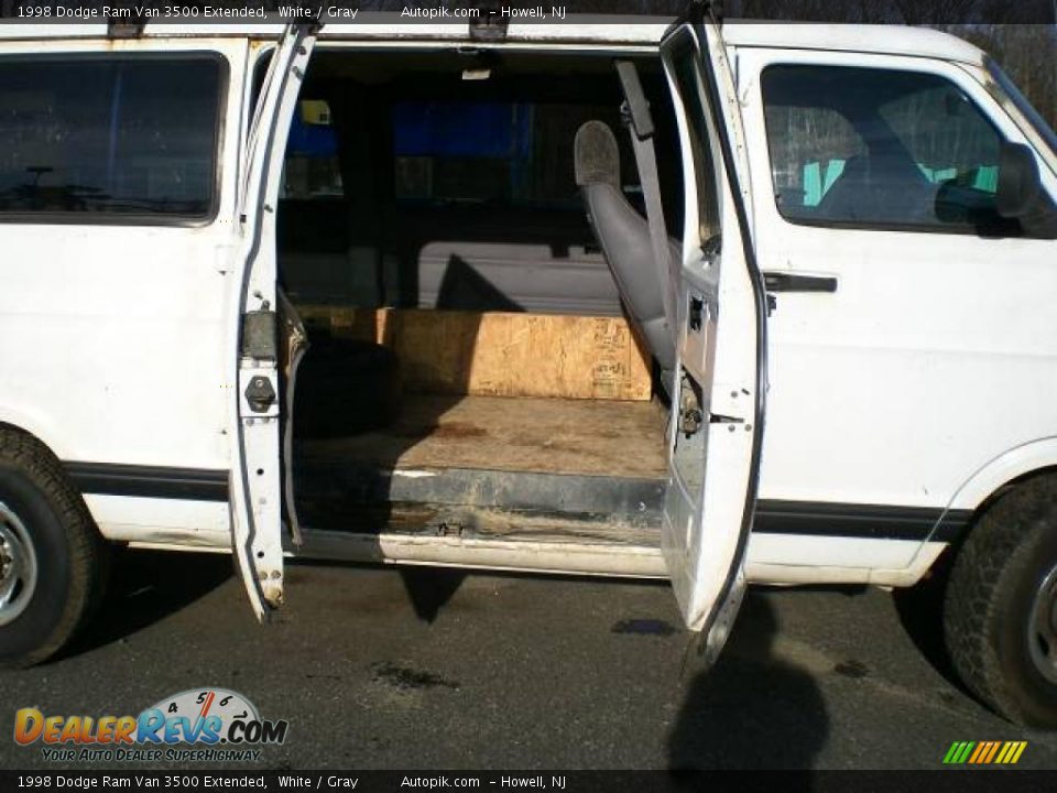 1998 Dodge Ram Van 3500 Extended White / Gray Photo #10