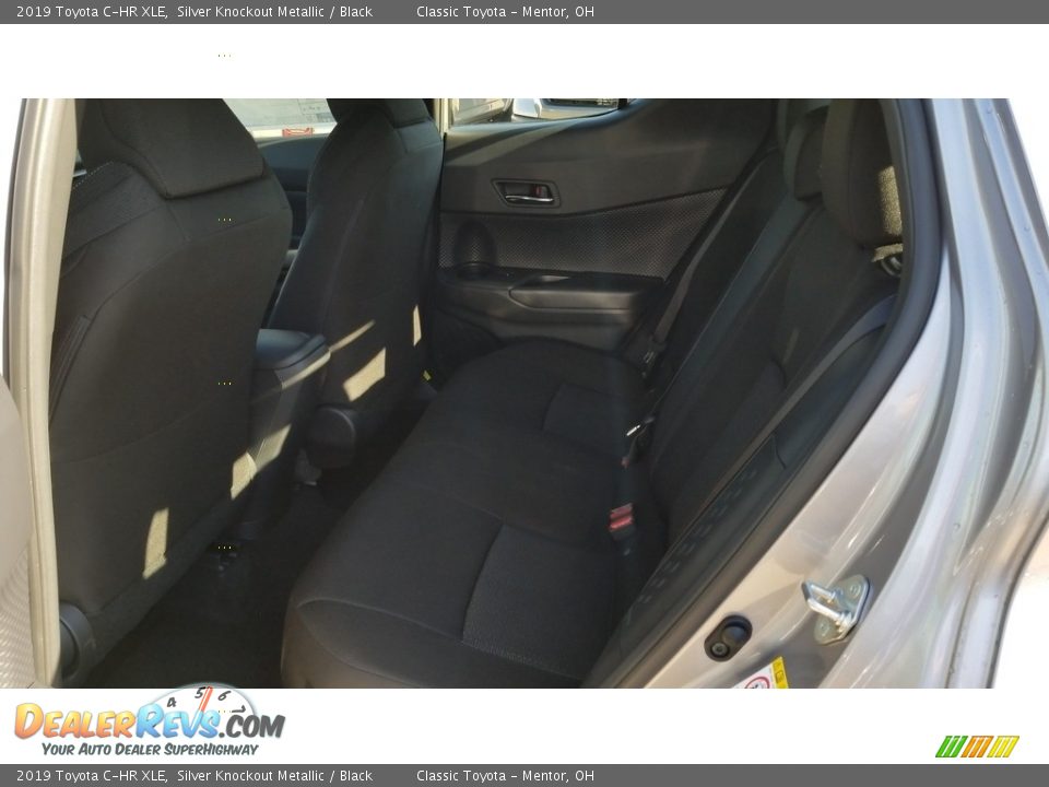 2019 Toyota C-HR XLE Silver Knockout Metallic / Black Photo #4