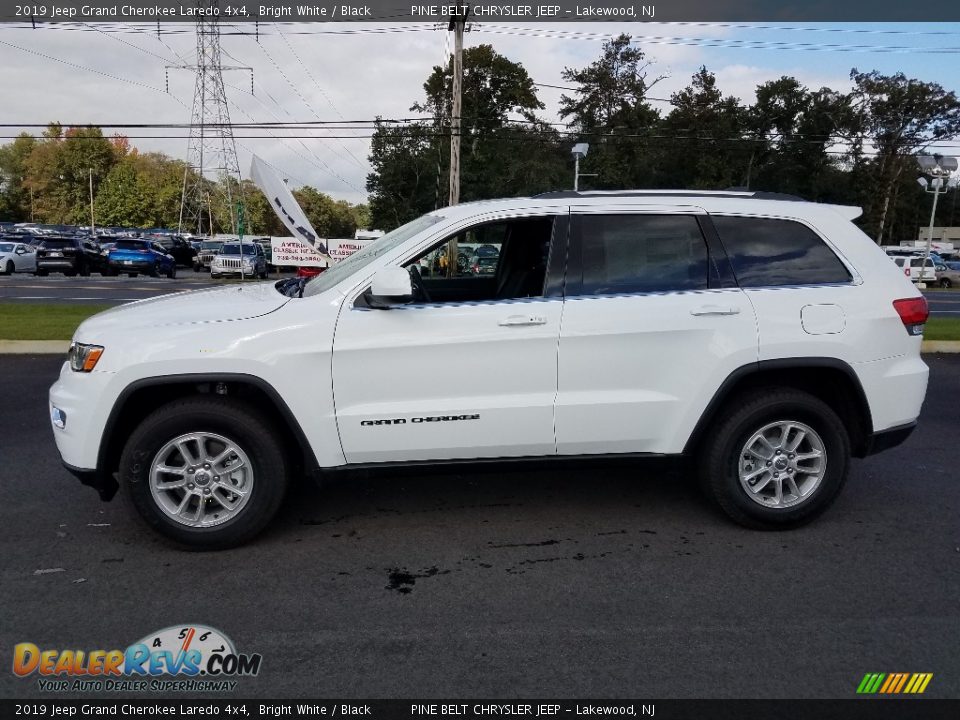 2019 Jeep Grand Cherokee Laredo 4x4 Bright White / Black Photo #3