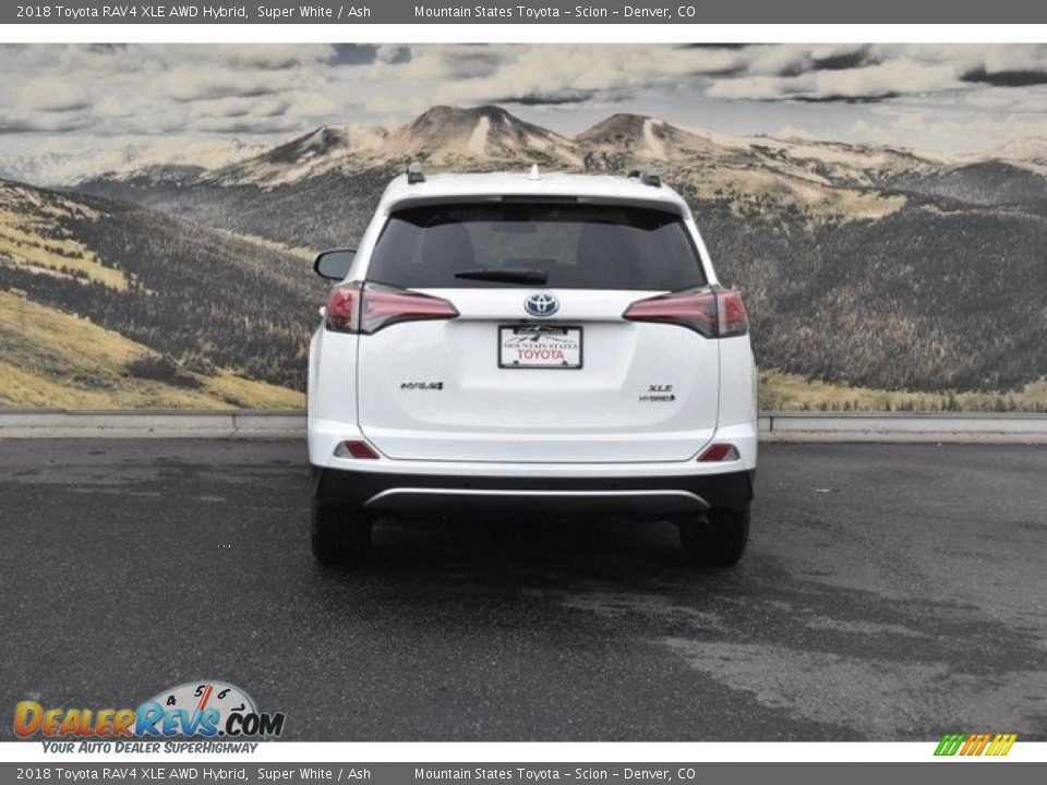 2018 Toyota RAV4 XLE AWD Hybrid Super White / Ash Photo #4