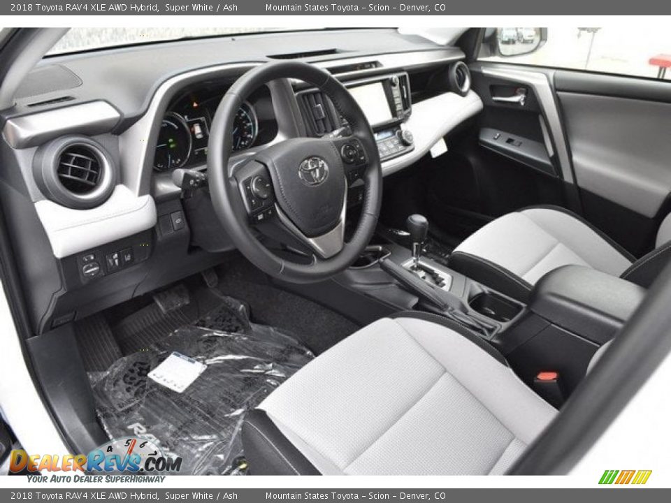 2018 Toyota RAV4 XLE AWD Hybrid Super White / Ash Photo #5