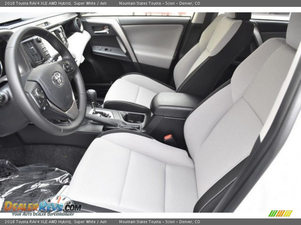 2018 Toyota RAV4 XLE AWD Hybrid Super White / Ash Photo #6