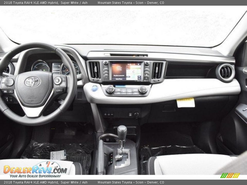 2018 Toyota RAV4 XLE AWD Hybrid Super White / Ash Photo #8