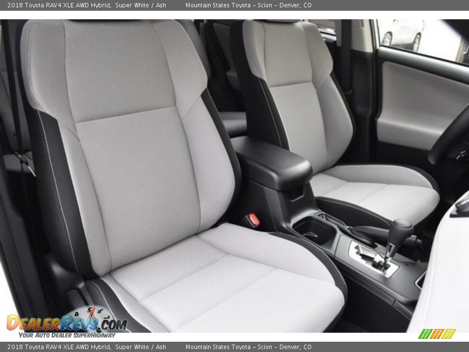 2018 Toyota RAV4 XLE AWD Hybrid Super White / Ash Photo #13