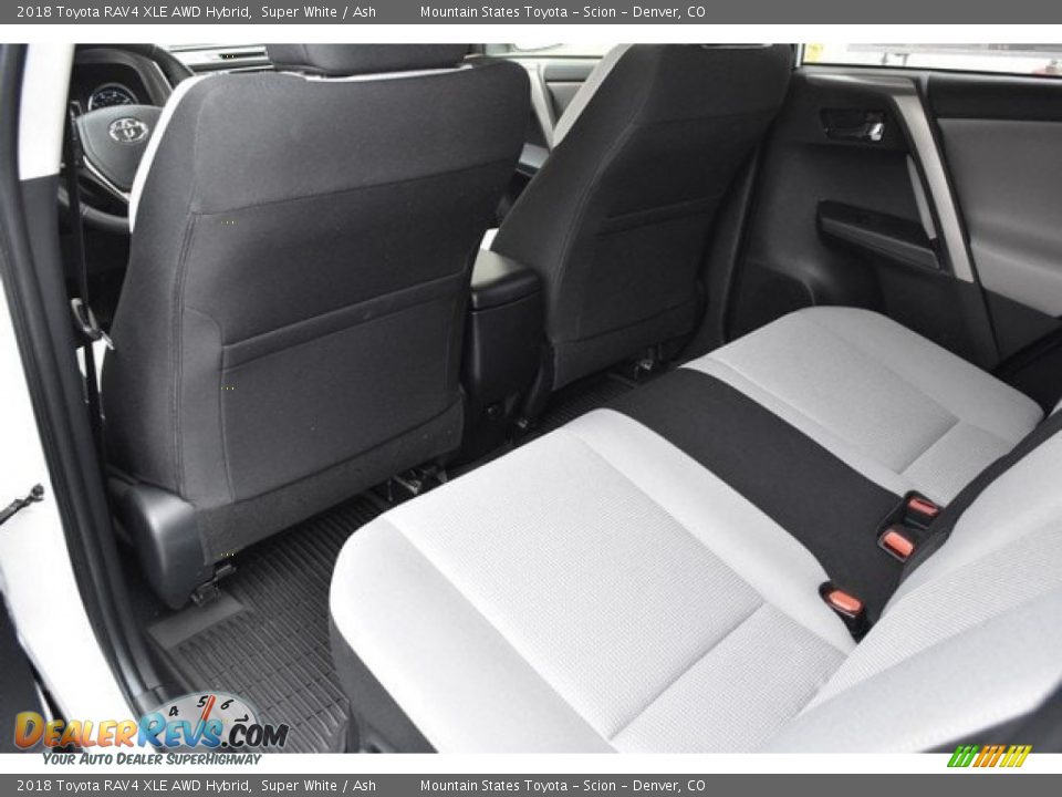 2018 Toyota RAV4 XLE AWD Hybrid Super White / Ash Photo #14