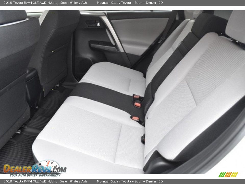 2018 Toyota RAV4 XLE AWD Hybrid Super White / Ash Photo #15