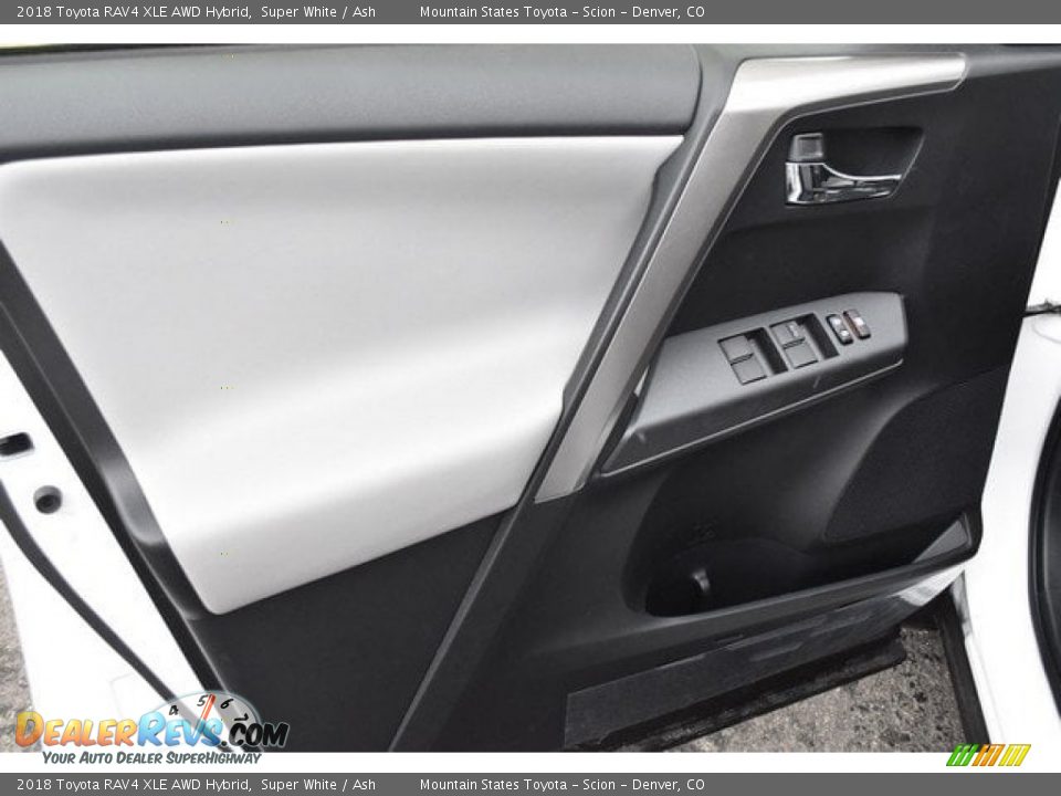2018 Toyota RAV4 XLE AWD Hybrid Super White / Ash Photo #20