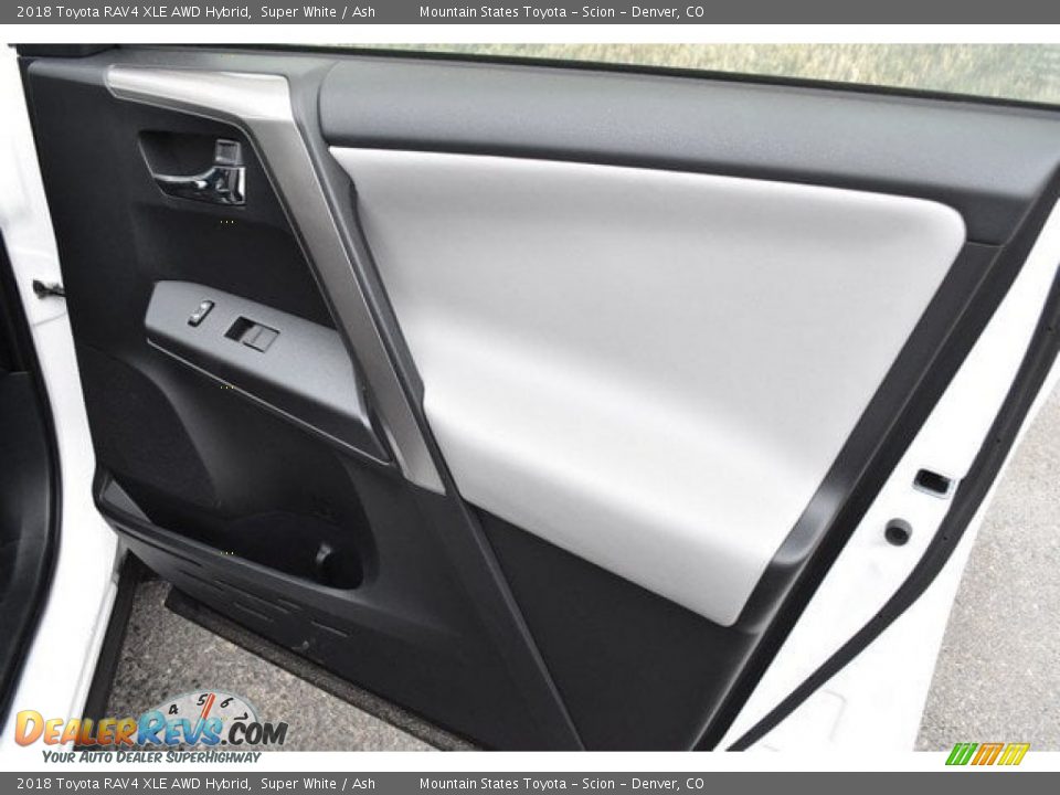2018 Toyota RAV4 XLE AWD Hybrid Super White / Ash Photo #22
