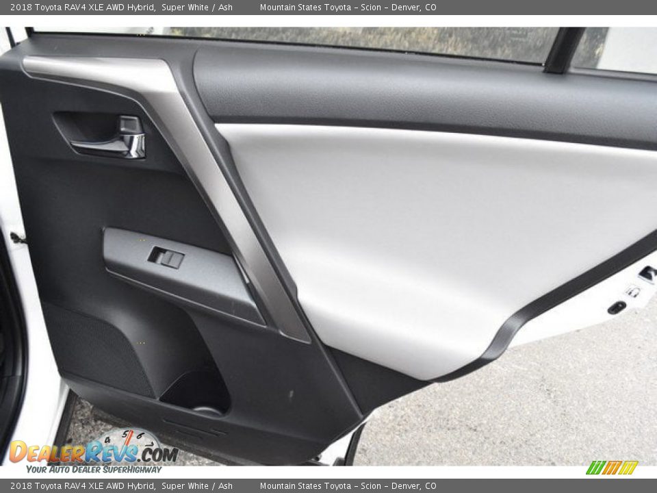 2018 Toyota RAV4 XLE AWD Hybrid Super White / Ash Photo #23