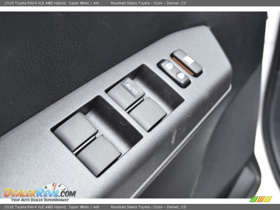2018 Toyota RAV4 XLE AWD Hybrid Super White / Ash Photo #24