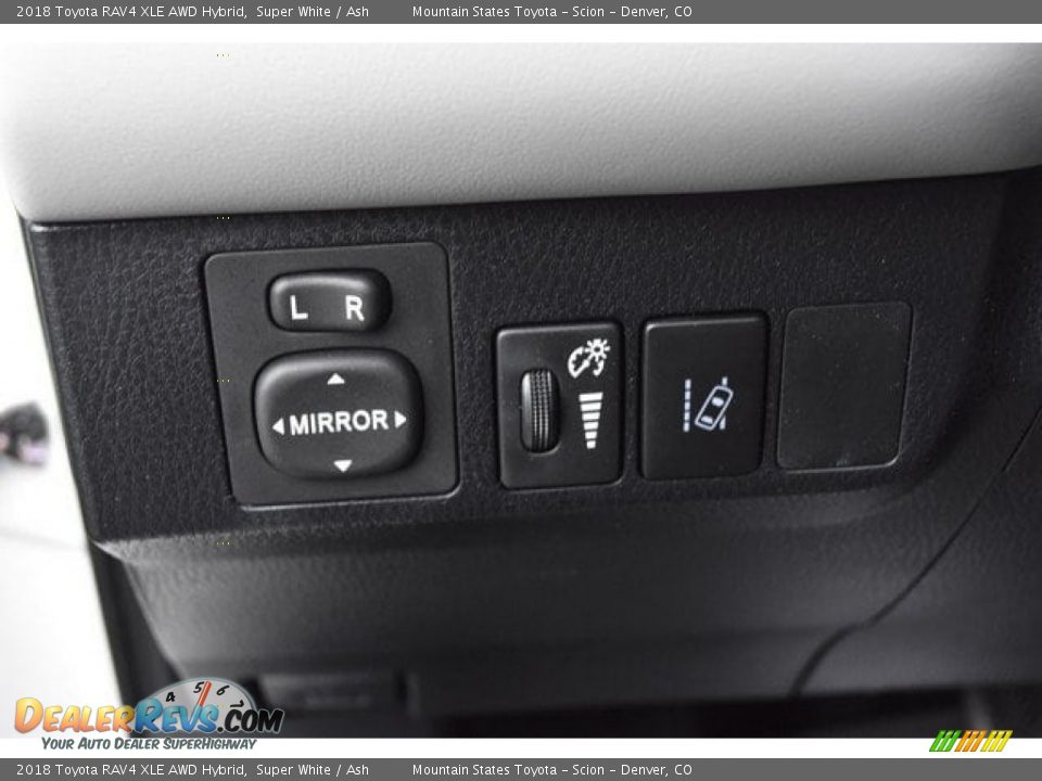 2018 Toyota RAV4 XLE AWD Hybrid Super White / Ash Photo #25