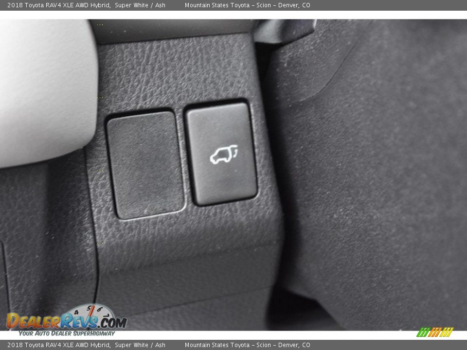 2018 Toyota RAV4 XLE AWD Hybrid Super White / Ash Photo #26