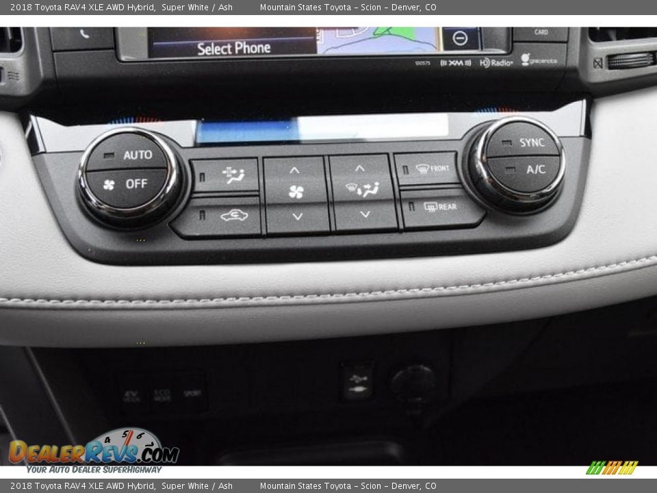 2018 Toyota RAV4 XLE AWD Hybrid Super White / Ash Photo #30